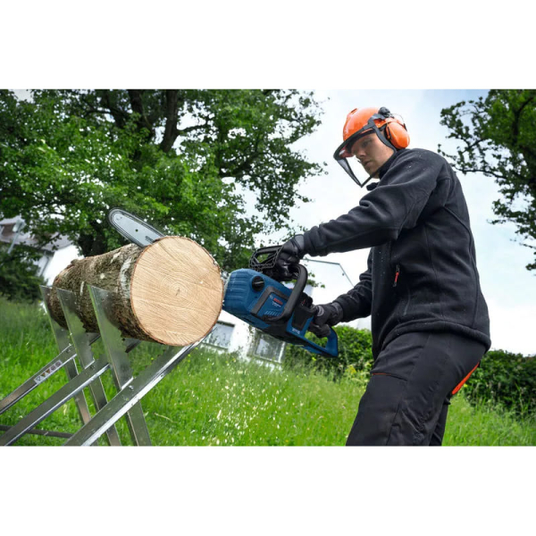 Акумуляторна ланцюгова пилка Bosch GKE 18V-40 (06008D3000) SOLO без аку та ЗП