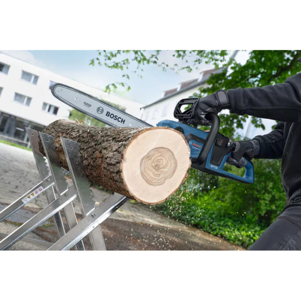 Акумуляторна ланцюгова пилка Bosch GKE 18V-40 (06008D3000) SOLO без аку та ЗП