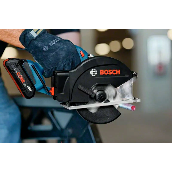 Акумуляторна циркулярна пила Bosch Professional GKM 18V-50, без акб та з/п 06016B8000
