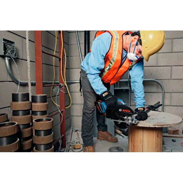 Акумуляторна циркулярна пила Bosch Professional GKM 18V-50, без акб та з/п 06016B8000