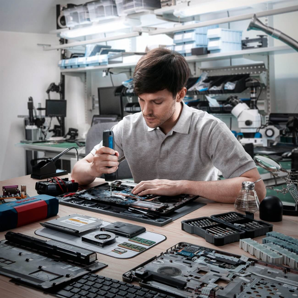 Акумуляторна електровикрутка Bosch Professional GO 3 в кейсі з набором насадок 06019H2201