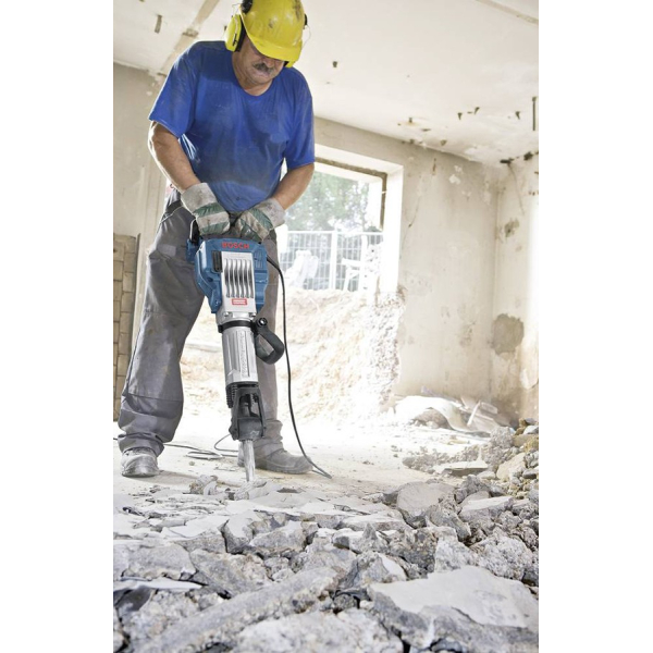 Відбійний молоток Bosch Professional GSH 16-28 в чемодані з пикоподібним зубилом 0611335000