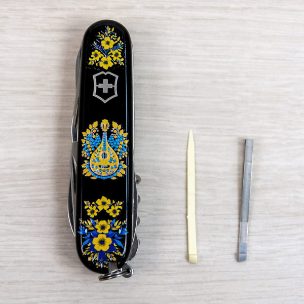 Складаний ніж Victorinox HUNTSMAN UKRAINE Українські мотиви 1.3713.3.T1370u