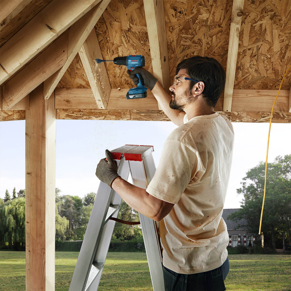 Безщітковий акумуляторний дриль-шурупокрут Bosch GSR 185-LI Professional із 2 акб GBA 18V 2.0Ah і з/п GAL 18V-20 у кейсі 06019K3000