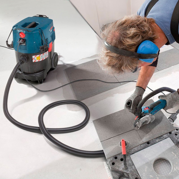 Універсальний пилосос Bosch Professional GAS 35 L AFC із набором насадок для підлоги та щілинною насадкою 06019C3200