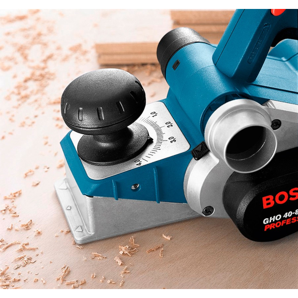 Рубанок Bosch Professional GHO 40-82 C у чемодані з паралельним упором, обмежувачем глибини, ножем, пилозбірником 060159A760