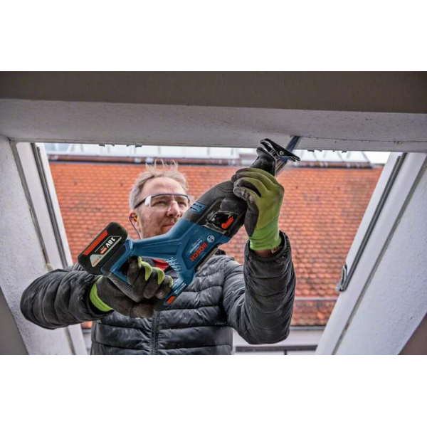 Акумуляторна ножівка Bosch Professional GSA 185-LI без акб і з/п з 2 пиляльними полотнами 06016C0020