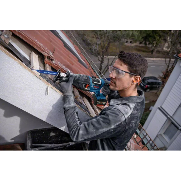 Акумуляторна ножівка Bosch Professional GSA 185-LI без акб і з/п з 2 пиляльними полотнами 06016C0020