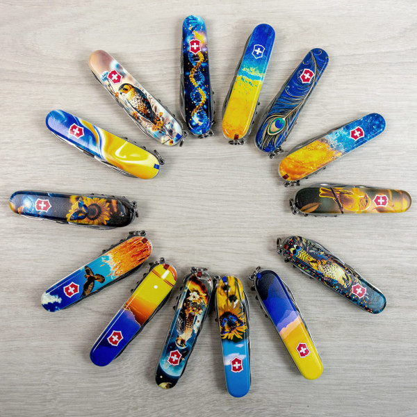 Складаний ніж Victorinox CAMPER UKRAINE Соняшники та метелик 1.3613.7.T3200pw