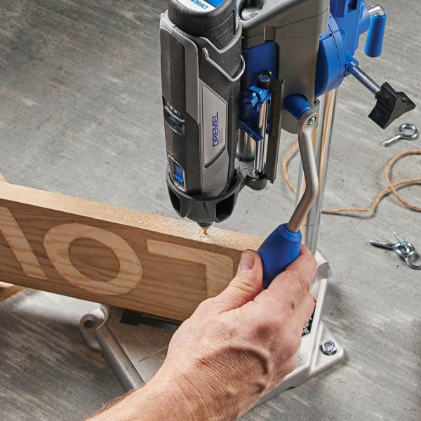 Акумуляторний мультиінструмент Dremel 8240-3/45 з акб 12V 2.0 Ah, з/п GAL 12V-20, насадками і аксесуарами, в сумці F0138240JF