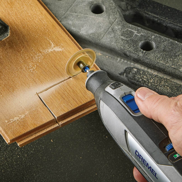 Акумуляторний мультиінструмент Dremel 8240-3/45 з акб 12V 2.0 Ah, з/п GAL 12V-20, насадками і аксесуарами, в сумці F0138240JF