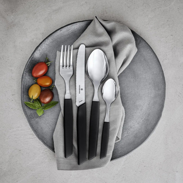 Кухонний ніж Victorinox Swiss Modern Tomato&Sausage 6.9003.11W