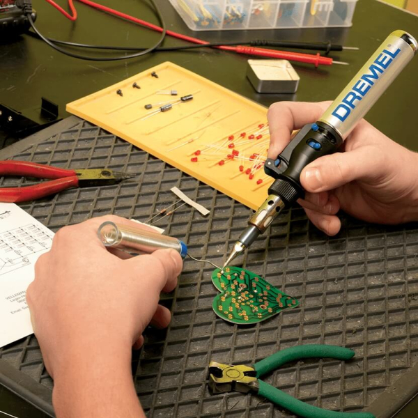 Паяльник газовий Dremel VersaTip 2000-6 F0132000KE Паяльник газовий Dremel VersaTip 2000-6 F0132000KE