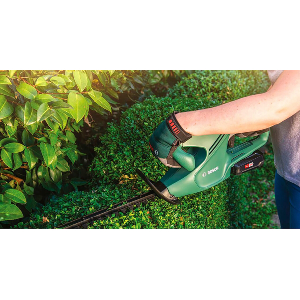 Кущоріз акумуляторний Bosch Easy HedgeCut 18-45 з акб PBA 18V 2.0Ah і з/п AL 1810 CV 0600849H02