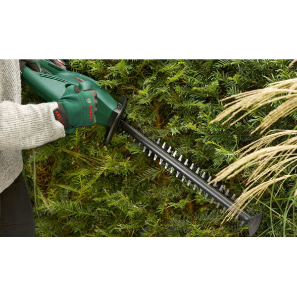 Кущоріз акумуляторний Bosch Easy HedgeCut 18-45 з акб PBA 18V 2.0Ah і з/п AL 1810 CV 0600849H02