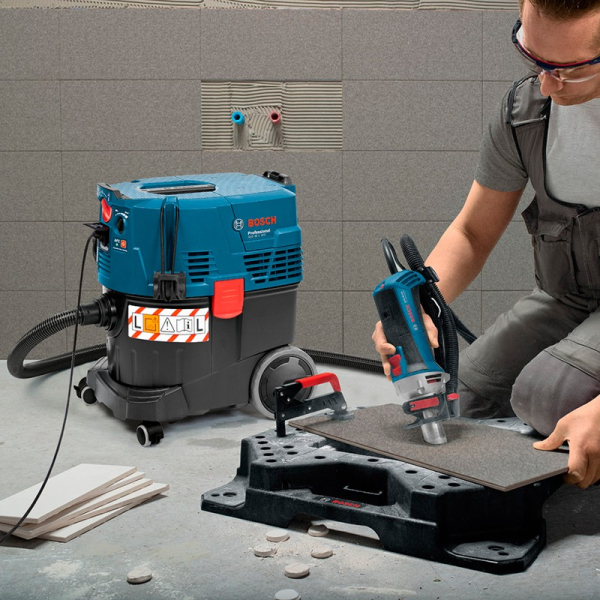 Універсальний пилосос Bosch Professional GAS 35 L SFC+ із набором насадок для підлоги 06019C3000