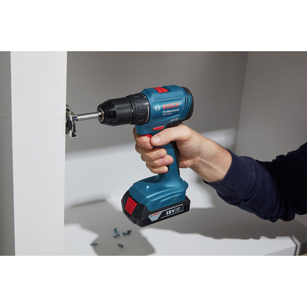 Безщітковий акумуляторний дриль-шурупокрут Bosch GSR 185-LI Professional із 2 акб GBA 18V 2.0Ah і з/п GAL 18V-20 у кейсі 06019K3000