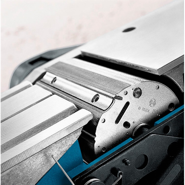Рубанок Bosch Professional GHO 40-82 C у чемодані з паралельним упором, обмежувачем глибини, ножем, пилозбірником 060159A760