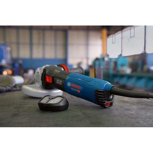 Кутова шліфмашина Bosch Professional GWS 17-125 S з регулюванням, антивібраційною рукояткою та пиловим фільтром 06017D0300