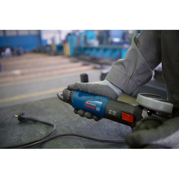 Кутова шліфмашина Bosch Professional GWS 17-125 S з регулюванням, антивібраційною рукояткою та пиловим фільтром 06017D0300