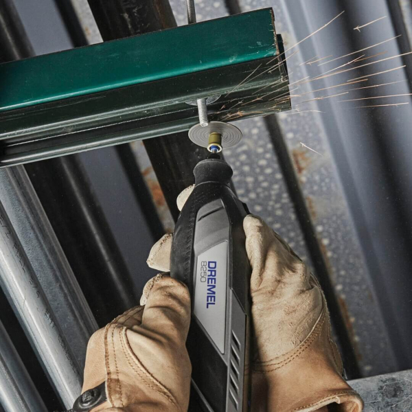 Акумуляторний мультиінструмент Dremel 8250-5 з акб 12V 2.0 Ah, з/п GAL 12V-20 і аксесуарами, в сумці F0138250JA