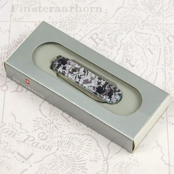 Ніж брелок Victorinox 58мм CLASSIC SD ARMY 2 шари 7 функцій Піксель синій (0.6223.3_W3942pw)