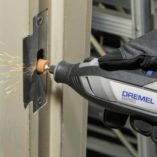Акумуляторний мультиінструмент Dremel 8250-5 з акб 12V 2.0 Ah, з/п GAL 12V-20 і аксесуарами, в сумці F0138250JA