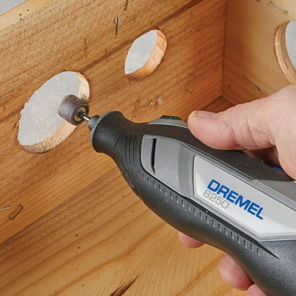 Акумуляторний мультиінструмент Dremel 8250-5 з акб 12V 2.0 Ah, з/п GAL 12V-20 і аксесуарами, в сумці F0138250JA