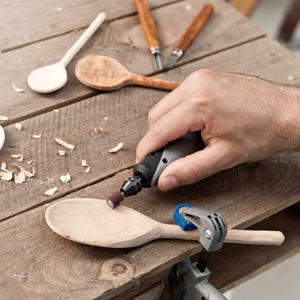 Багатофункціональний інструмент Dremel Stylo+ з 15 насадками F0132050JM Багатофункціональний інструмент Dremel Stylo+ з 15 насадками F0132050JM