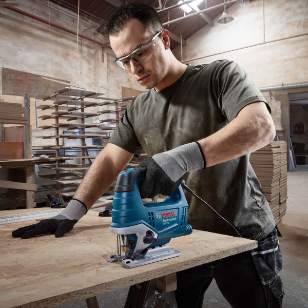 Лобзик Bosch GST 750 Professional в кейсі 06015B4121