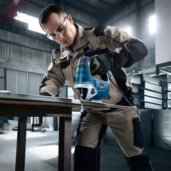 Лобзик Bosch GST 750 Professional в кейсі 06015B4121