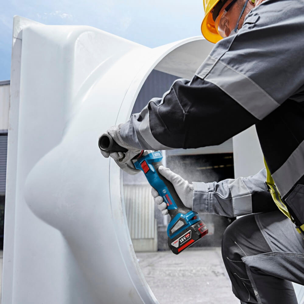 Акумуляторна безщіткова кутова шліфувальна машина Bosch GWS 18V-11S (06019N4001) (Solo - без аку та ЗП в L-Boxx)