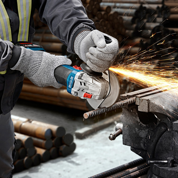Акумуляторна безщіткова кутова шліфувальна машина Bosch GWS 18V-8 (06019N9021) валіза (Standard - 1 аку 4Ah та ЗП)
