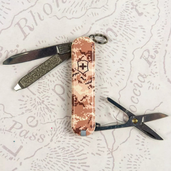 Складаний ніж брелок 58мм Victorinox Classic SD Army 1шар, 7 функцій Піксель пічний (0.6223.7_W3944pw) Складаний ніж брелок 58мм Victorinox Classic SD Army 1шар, 7 функцій Піксель пічний (0.6223.7_W3944pw)