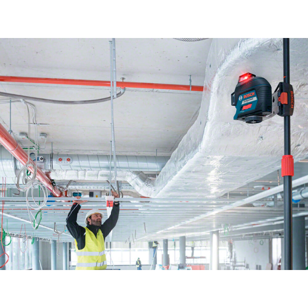 Лінійний лазерний нівелір Bosch Professional GLL 3-80 в кейсі з мішенню та чохлом 0601063S00