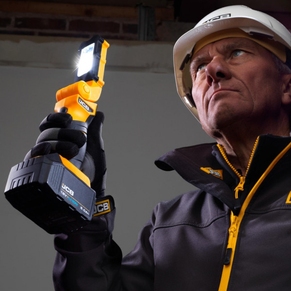 Лампа світлодіодна акумуляторна 18V, 220 Lum, головка поворотна 270град, без акумулятора JCB-18IL-B-Е