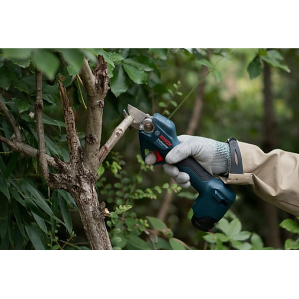Акумуляторні садові ножиці Bosch Professional Pro Pruner, 2 акб GBA 12V 3.0Ah і з/п GAL 12V-20 06019K1021
