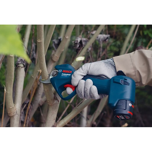 Акумуляторні садові ножиці Bosch Professional Pro Pruner, 2 акб GBA 12V 3.0Ah і з/п GAL 12V-20 06019K1021