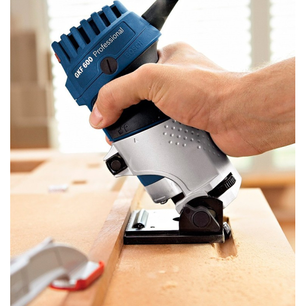 Фрезер кромковий Bosch Professional GKF 600 SET у чемодані 060160A100