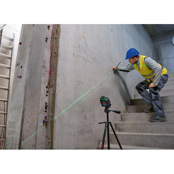 Лазерний нівелір Bosch Professional GLL 2-20 G із тримачем, стельовим кріпленням і 4 батарейками