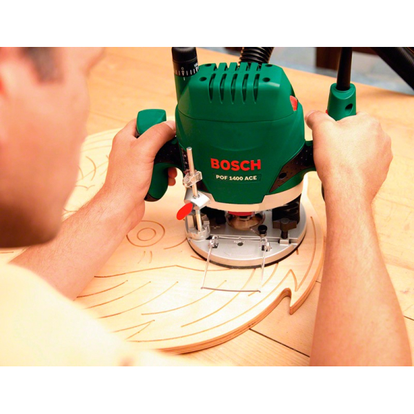 Фрезер Bosch POF 1400 ACE в чемодані з набом фрез 060326C801