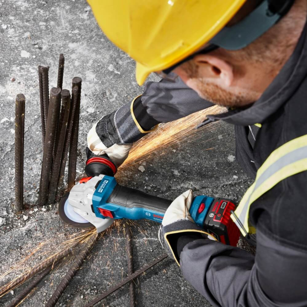 Акумуляторна кутова шліфмашина Bosch GWS 18V-11 S Professional з акб GBA 18V 5 Ah та з/п GAL 1880 CV, в L-BOXX 136 06019N4003