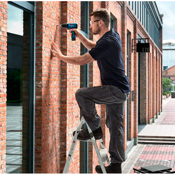 Акумуляторний ударний дриль-шурупокрут Bosch GSB 120-Li Professional в кейсі з 2 акб GBA 12V 2.0 Ah та з/п GAL 1210 CV 06019G8100 Акумуляторний ударний дриль-шурупокрут Bosch GSB 120-Li Professional в кейсі з 2 акб GBA 12V 2.0 Ah та з/п GAL 1210 CV 06019G8100