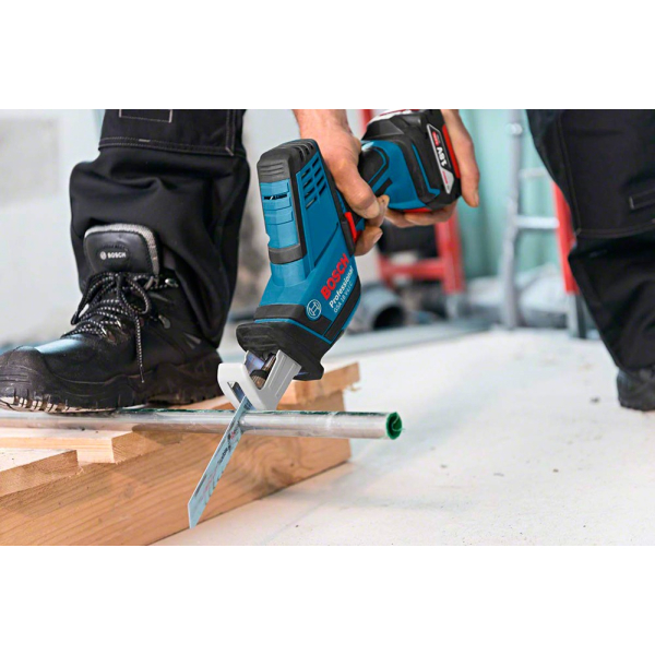 Акумуляторна ножівка Bosch Professional GSA 18 V-LI C без акб та з/п 06016A5001