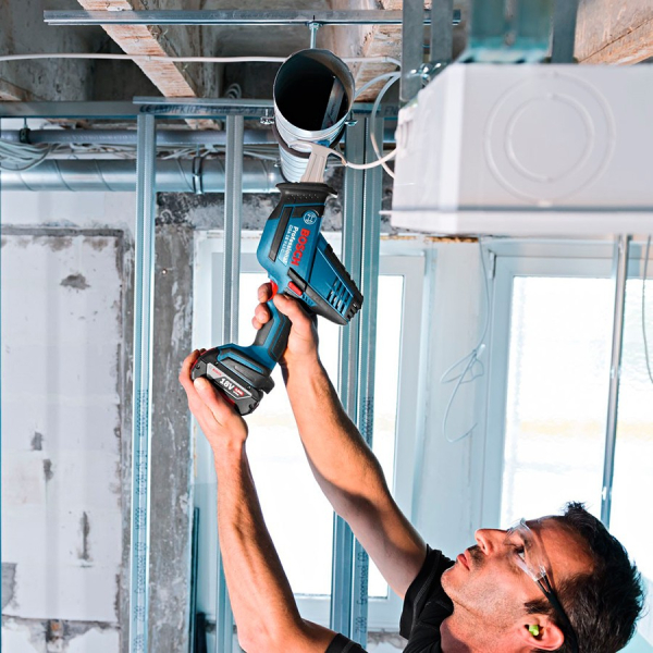 Акумуляторна ножівка Bosch Professional GSA 18 V-LI C без акб та з/п 06016A5001