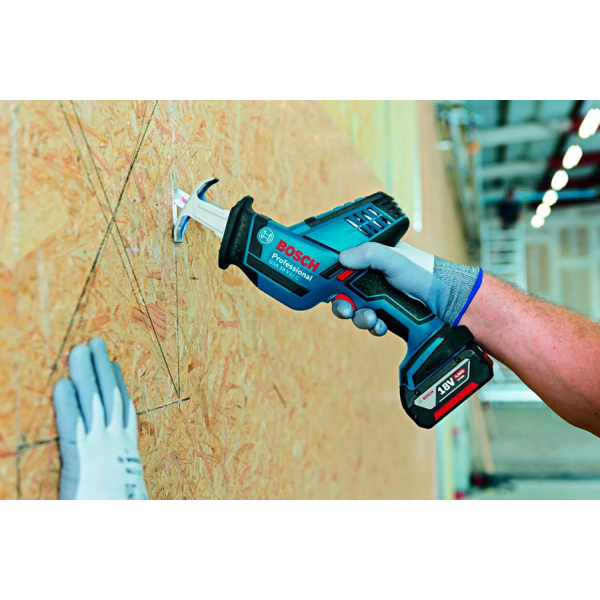Акумуляторна ножівка Bosch Professional GSA 18 V-LI C без акб та з/п 06016A5001