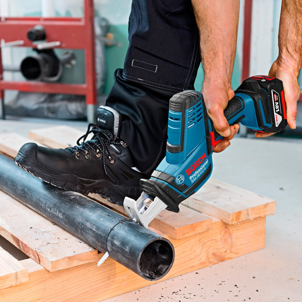 Акумуляторна ножівка Bosch Professional GSA 18 V-LI C без акб та з/п 06016A5001