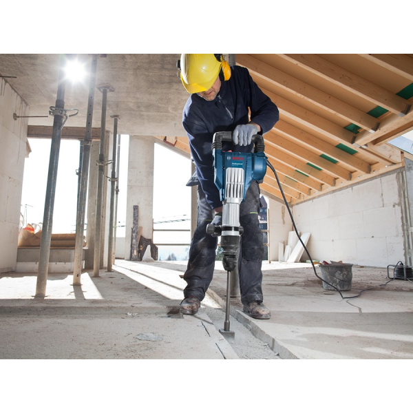 Відбійний молоток Bosch Professional GSH 11 VC в чемодані з пикоподібним зубилом 0611336000