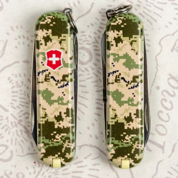 Складаний ніж-брелок 58мм CLASSIC SD ARMY 1шар, 7функцій, Піксель (0.6223.3_W3941pw) Складаний ніж-брелок 58мм CLASSIC SD ARMY 1шар, 7функцій, Піксель (0.6223.3_W3941pw)