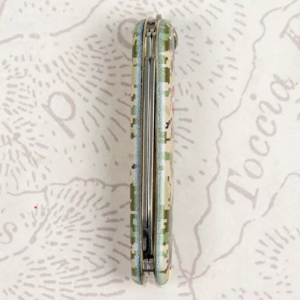 Складаний ніж-брелок 58мм CLASSIC SD ARMY 1шар, 7функцій, Піксель (0.6223.3_W3941pw) Складаний ніж-брелок 58мм CLASSIC SD ARMY 1шар, 7функцій, Піксель (0.6223.3_W3941pw)